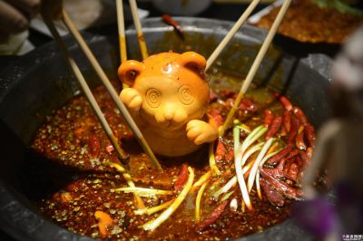 重慶老火鍋底料批發(fā)，吃火鍋的時(shí)候應該注意哪些“點(diǎn)”