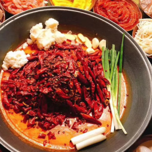 同配方火鍋底料味各異，重慶制作有何獨門(mén)秘訣？